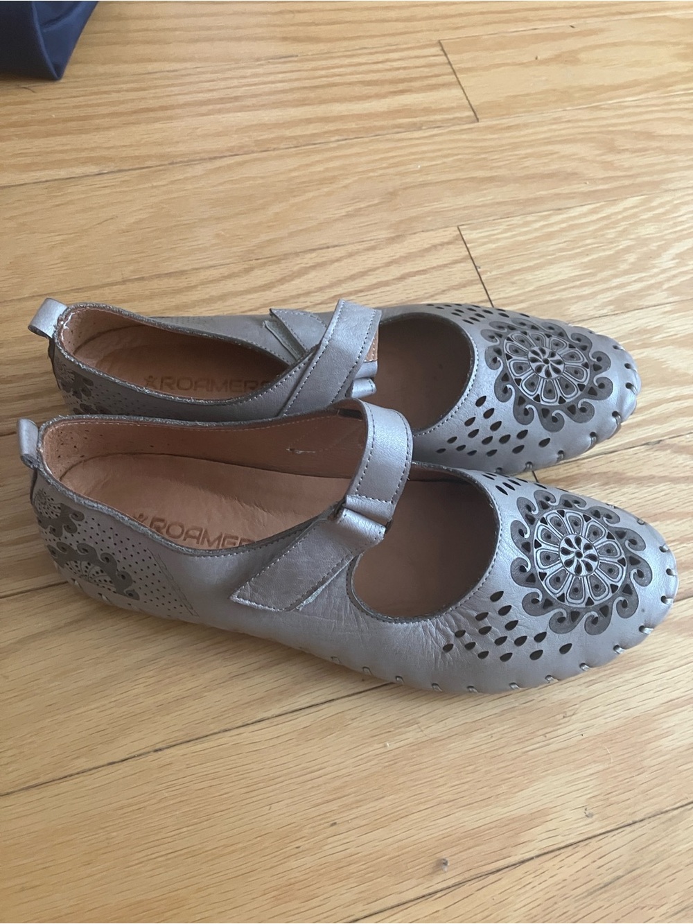 Roamers leather Mary Jane’s flats 39